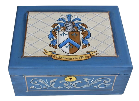 Piks family crest box with key